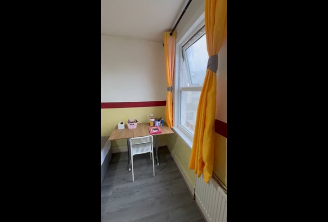 Large Double Room for Single Occupancy  Main Photo