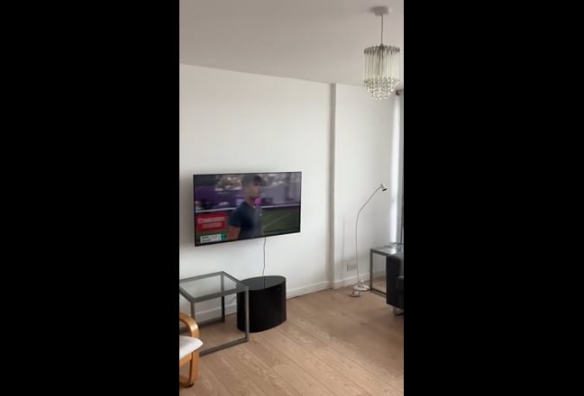 Room available in a 3-bedroom flat share – E14  Main Photo