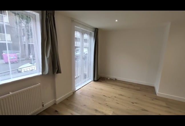 4 double rooms, 2 with ensuite, in Westferry Main Photo