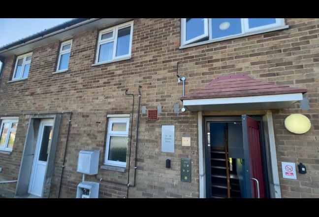 One bedroom apartment with balcony and gardens  Main Photo
