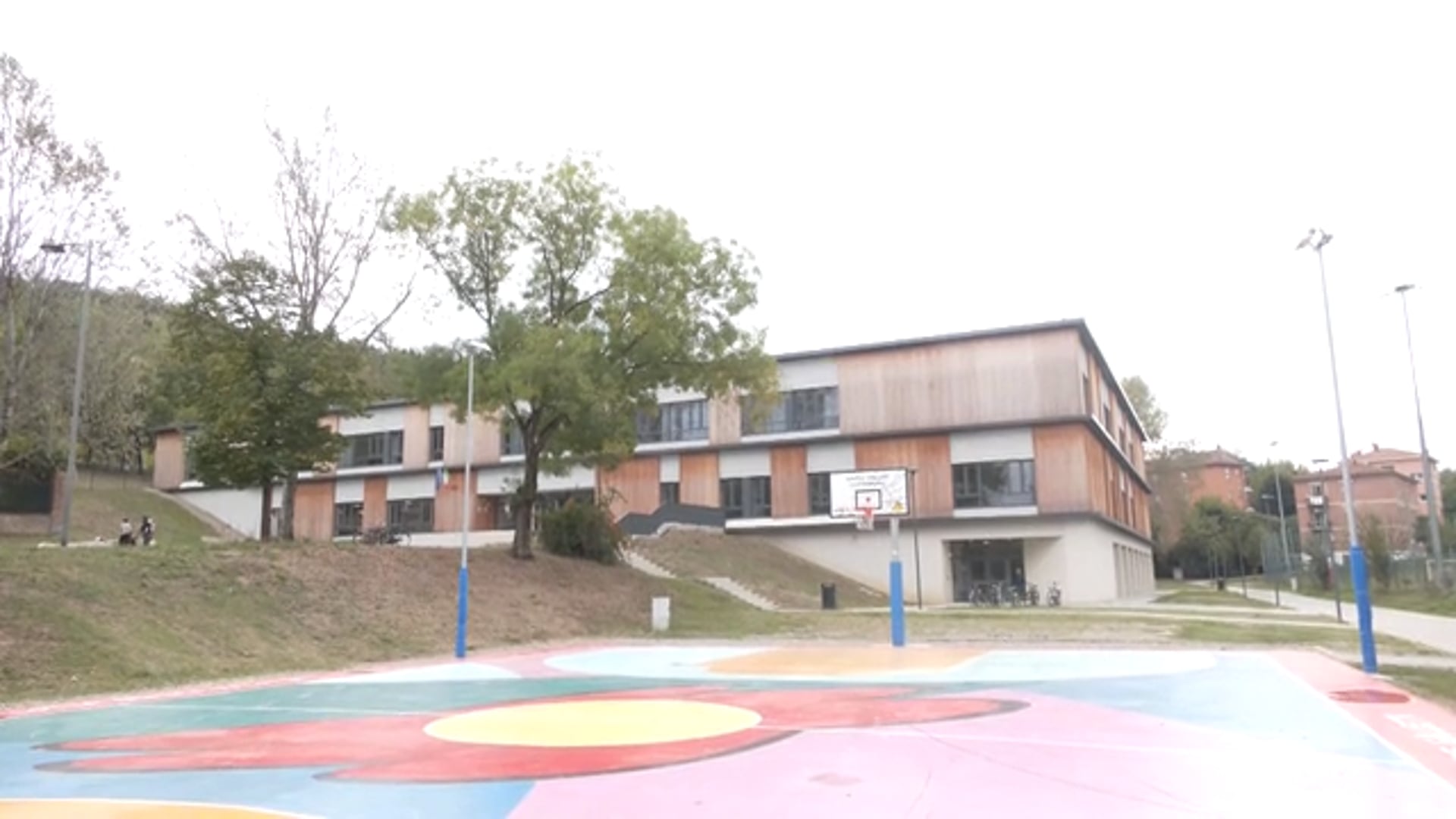 Lavori (in ritardo) alle scuole Carracci. Genitori imbufaliti