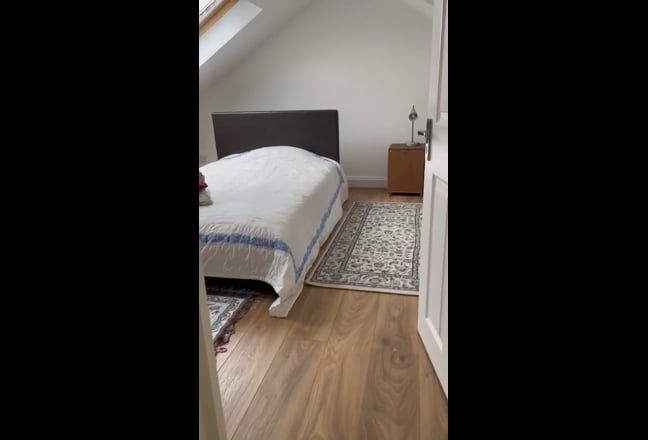 Video 1: EN-suite showroom.