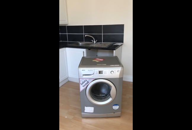  studio   flat   to   let  @  CT17  available now! Main Photo