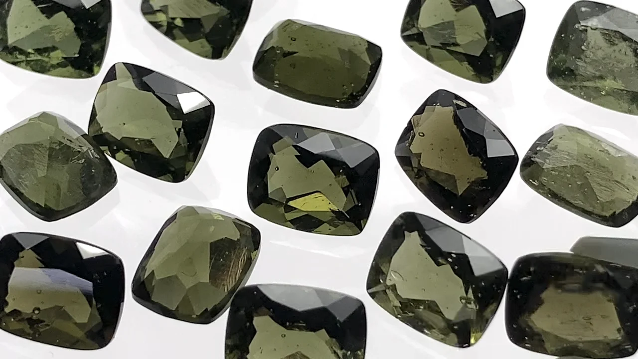 宝石質モルダバイト ルース レクタングルファセットカット9×7mm 1粒