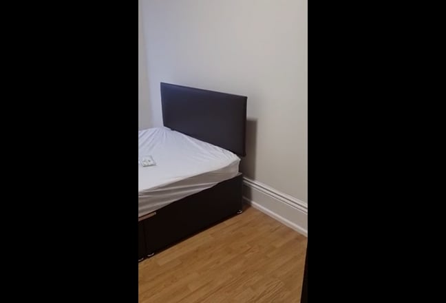 Spacious room available as soon as possible  Main Photo
