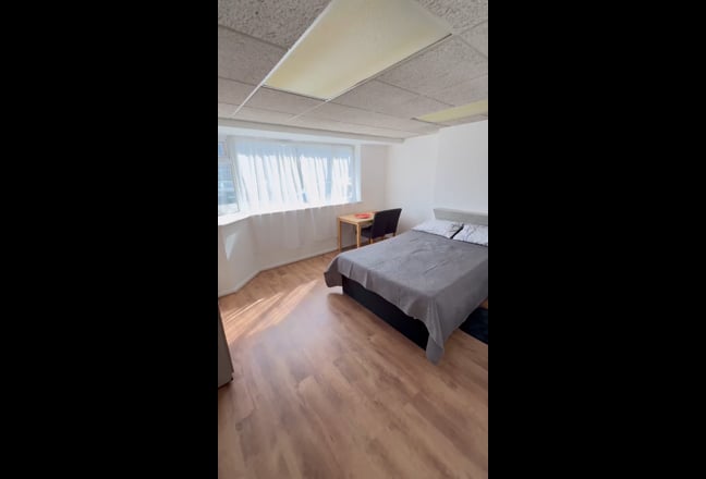 Spacious Room – All Bills Included – EN3  Main Photo