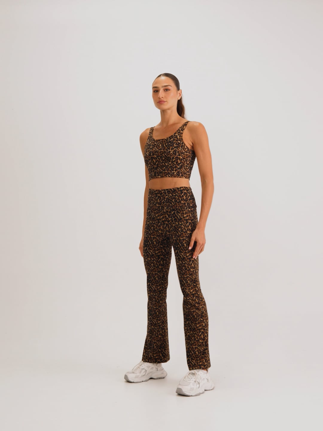 HIGH-WAIST FLARE LEGGING