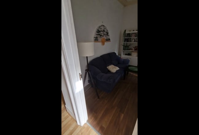 Huge room in a beautiful house (5mins to tube) Main Photo