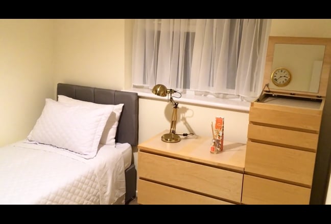 Drop Your Bags “READY TO GO” Cosy Single Bedroom  Main Photo