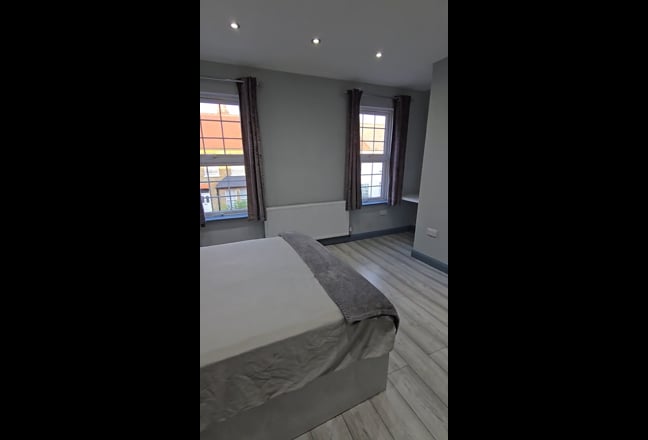 Single or Double bedrooms Main Photo