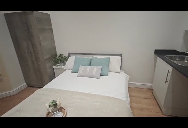 Refurbished Double Studio | Bills include Main Photo