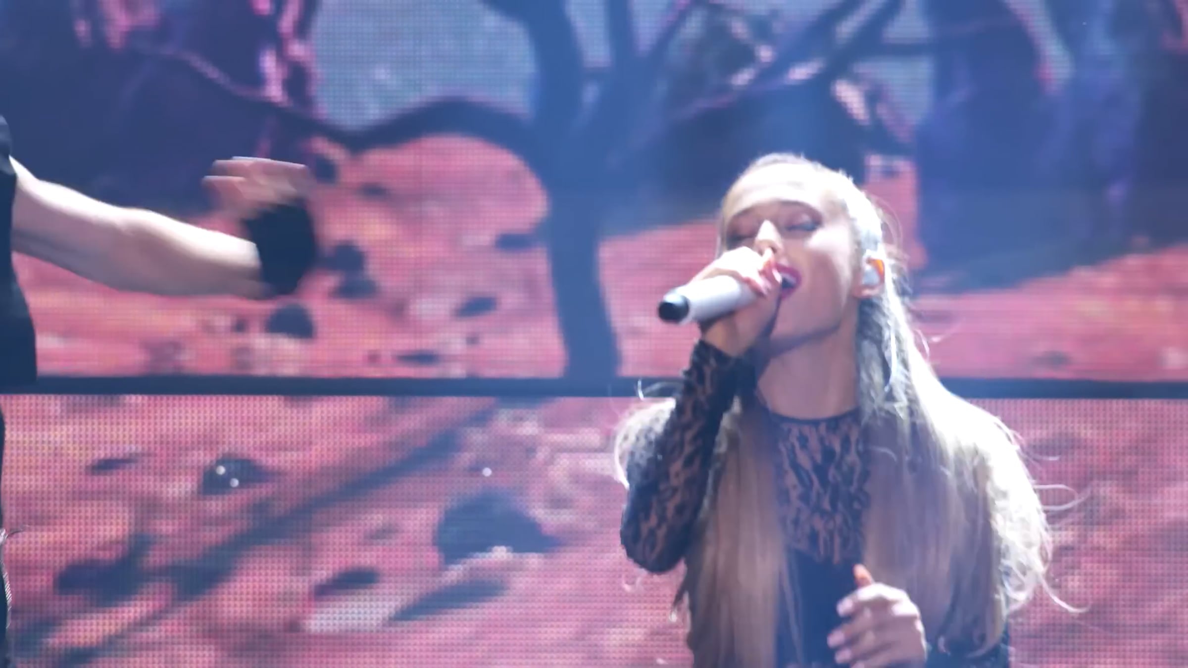 Ariana Grande - Break Free (Live)