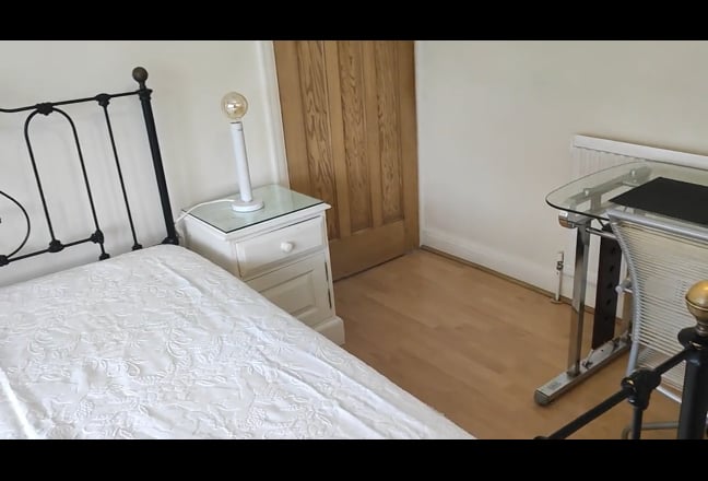 A bright spacious double room  Main Photo