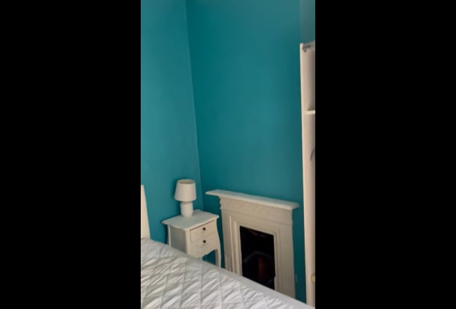 Small Double room- avail 6 October Main Photo