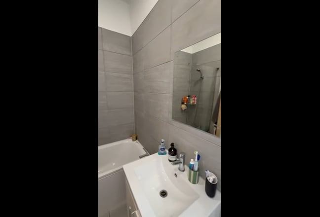 Large Double Room in Friendly Female Houseshare  Main Photo