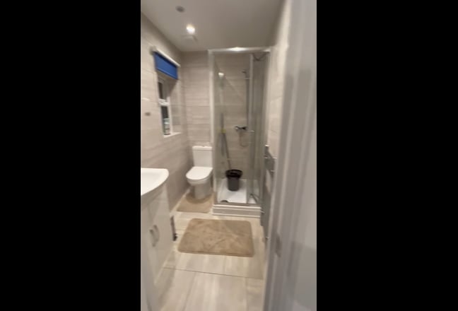 Private room to let with own WC , Kitchen and AC Main Photo