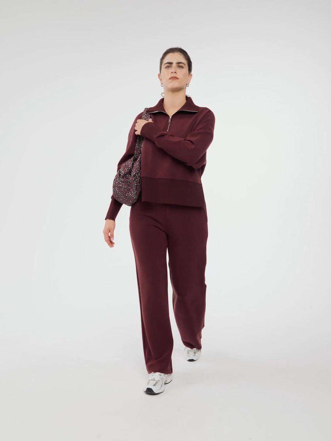 מכנסיים רחבים מבד רך ונעים למגע