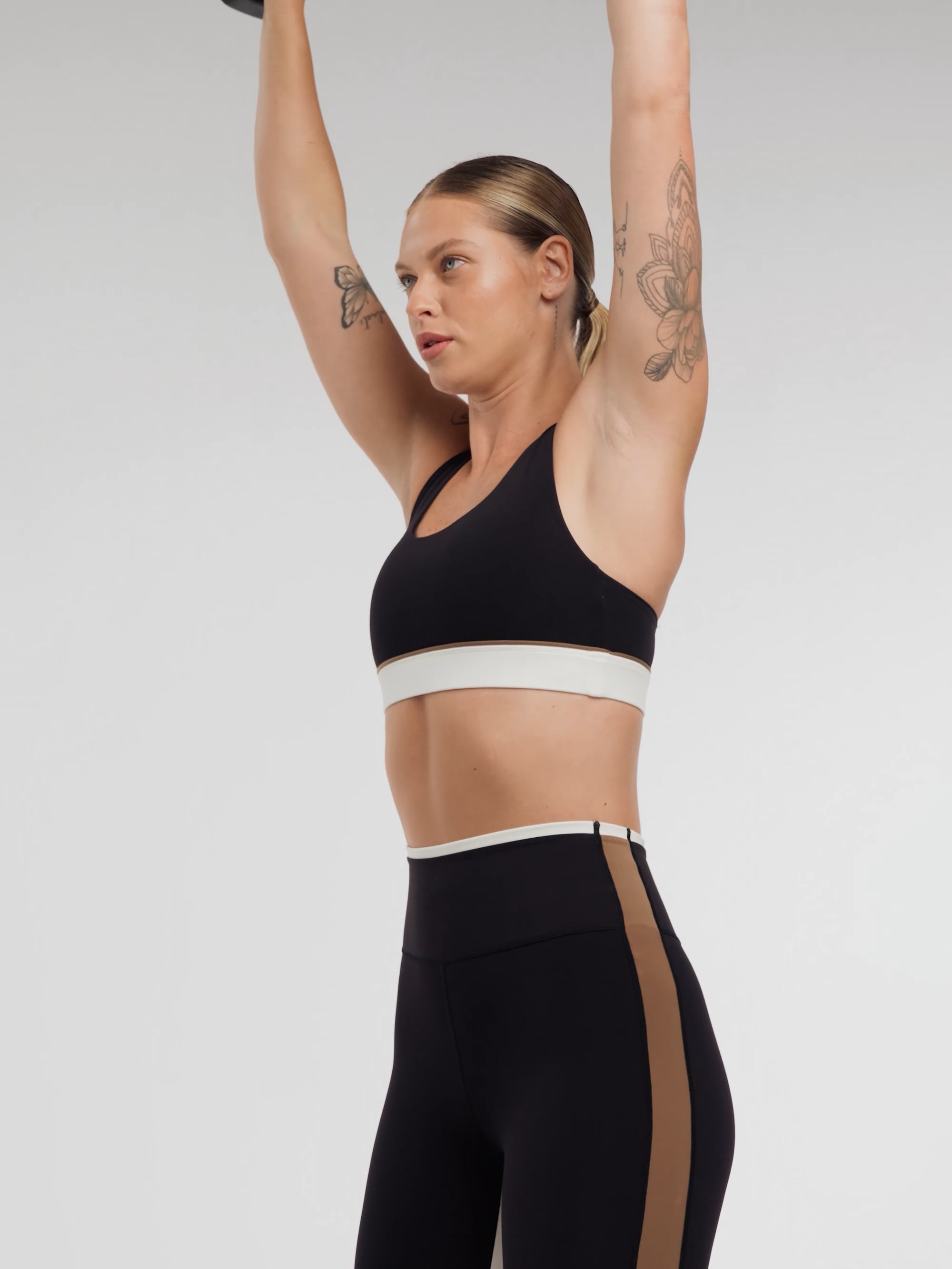 חזיית ספורט קולור בלוק גב x מבד nero