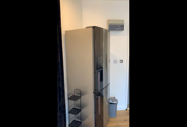 HUGE Studio Available Main Photo