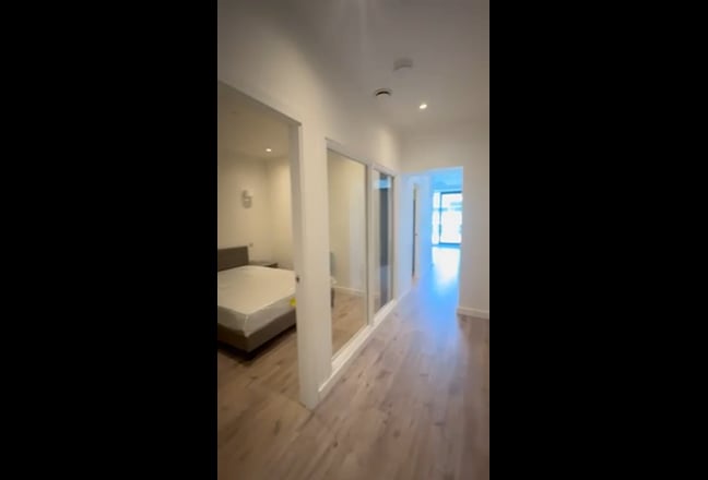 2 bedroom apartment in heart of Uxbridge  Main Photo