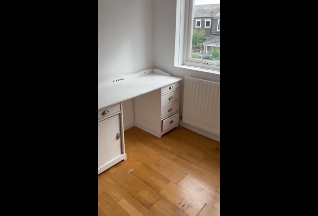 The house is 3 mins walk to bus stop for buses  Main Photo