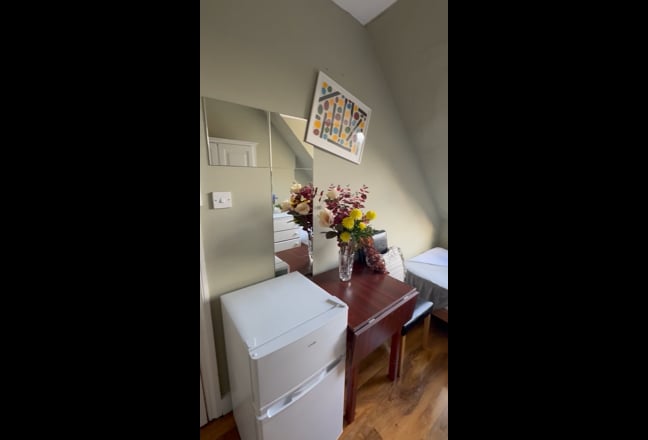 Single room available in Chiswick Main Photo
