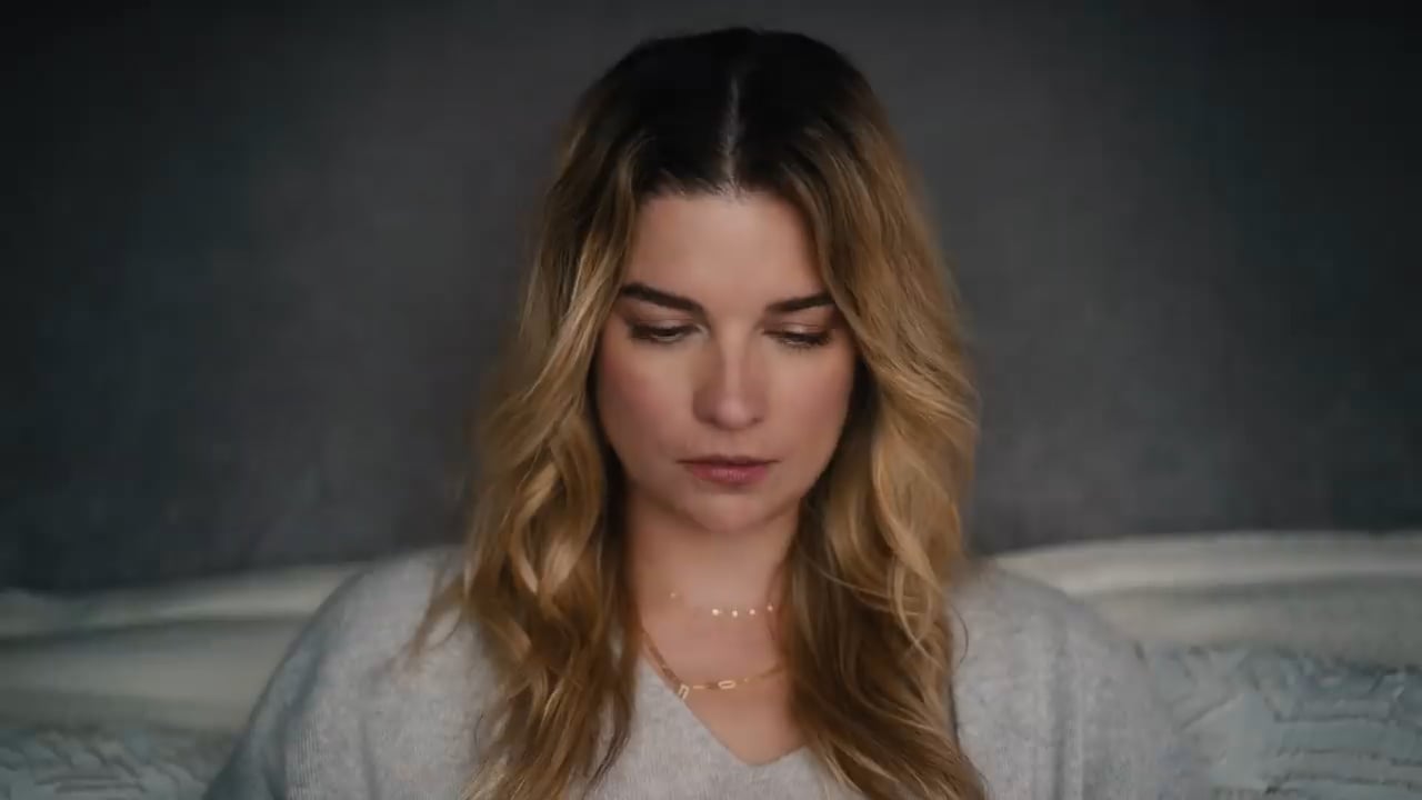 5 The Bay - Holiday Bed Shopping with Annie Murphy