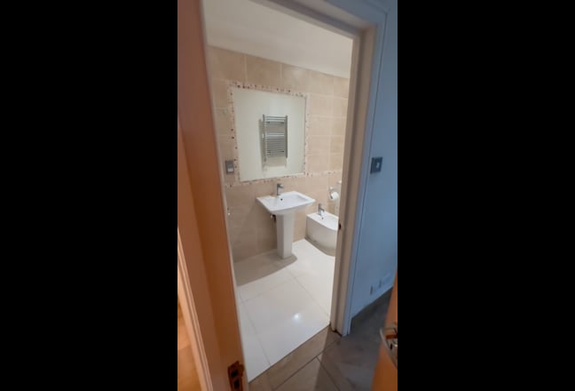EAST CRO| Modern Apartment | 2 Mins To Station Main Photo