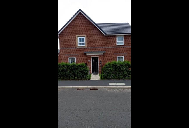 LARGE bright double bedroom in NEW build detached  Main Photo