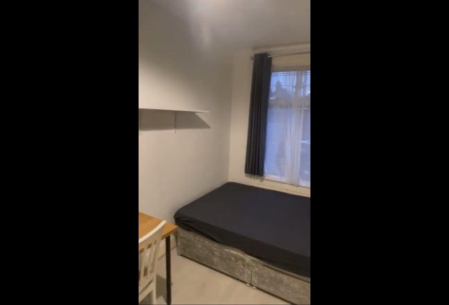 En suite Double Room 5 min from Upton Park Station Main Photo