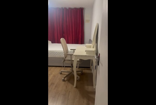 Two double rooms available for rent for singles  Main Photo