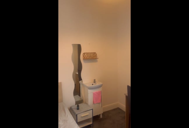 Lovely house share close to walsall town center! Main Photo