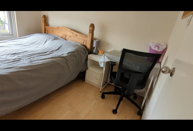 2nd floor furnished double room. Main Photo