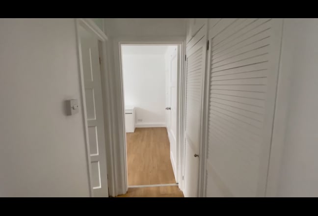 Video 1: Room 2 Entrance