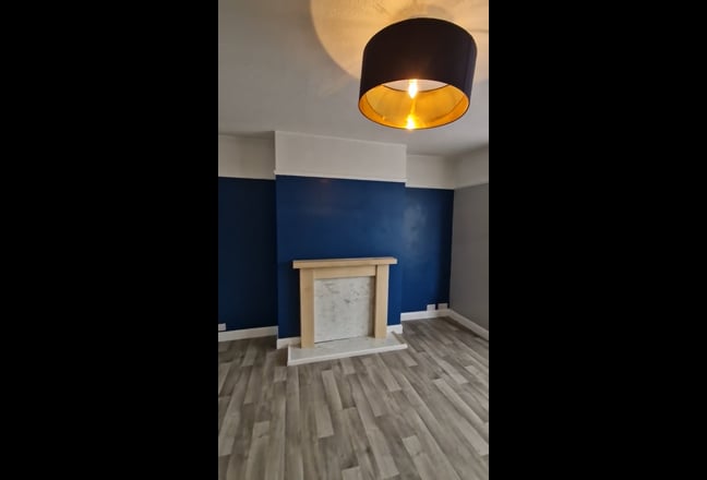 Very Large Bright Room with Bay Window  Main Photo