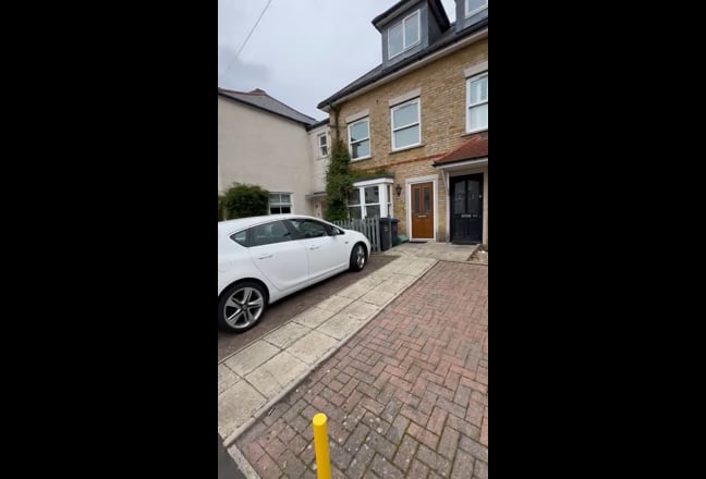 Double Room Available( Wimbledon) 01/10 Main Photo
