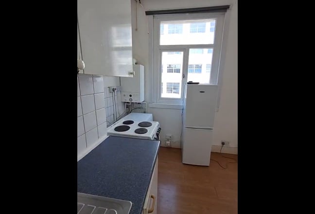 Sunny Top-Floor 1BR in Shoreditch Main Photo