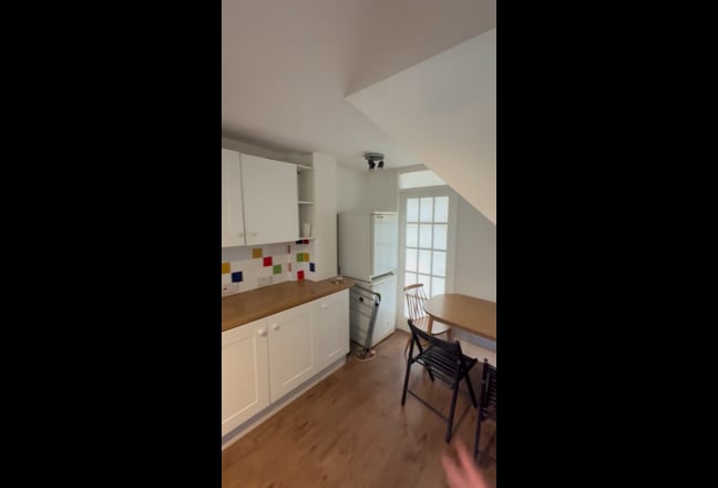Video 1: ROOM 1