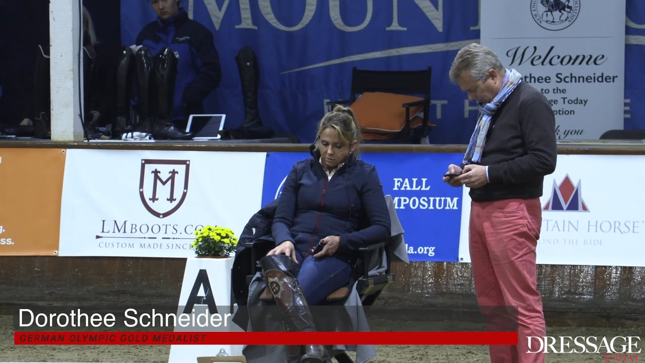 Q&A: Praising Your Horse | Dorothee Schneider