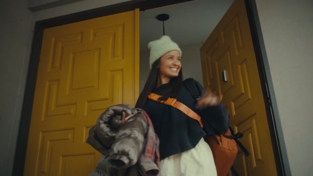 deVine Voices Native Neutral Spanish LatAm Female Voiceover FirstBank Commercial