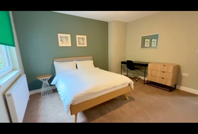 Super spacious rooms  Bills inc- ZERO Deposit!  Main Photo