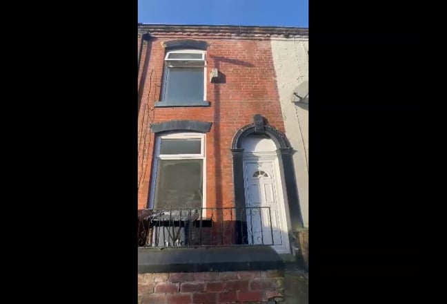 This 2 bedroom house in the heart of OLDHAM Main Photo