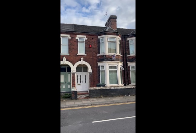 **** En Suite Room in Hanley Near Bus Station**** Main Photo