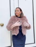 Vidéo: Gants en daim rose pour les invités