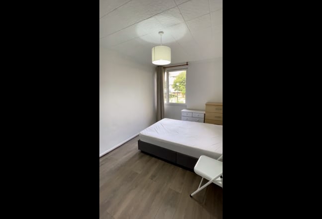 🔥 Spacious Double by Victoria Park🔥 Main Photo