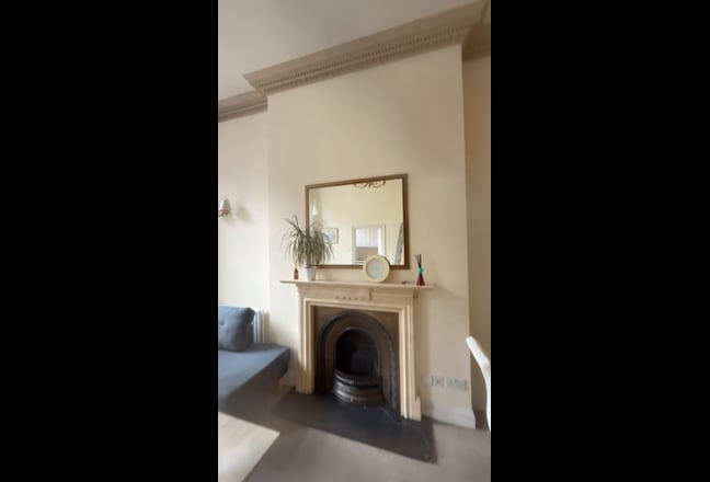 Elegant 1-Bed with Balcony in Marylebone Main Photo