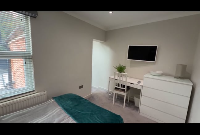 En-suite Room - Close to Reading Town Main Photo