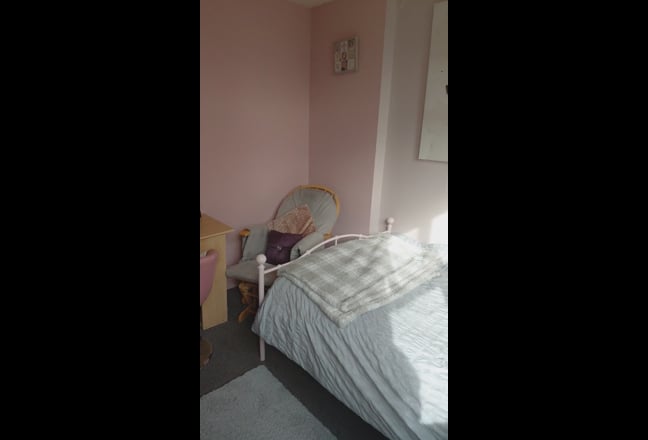 Christian household, room suitable for a female  Main Photo