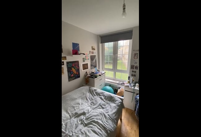Double room in friendly Wapping flat (ASAP) Main Photo