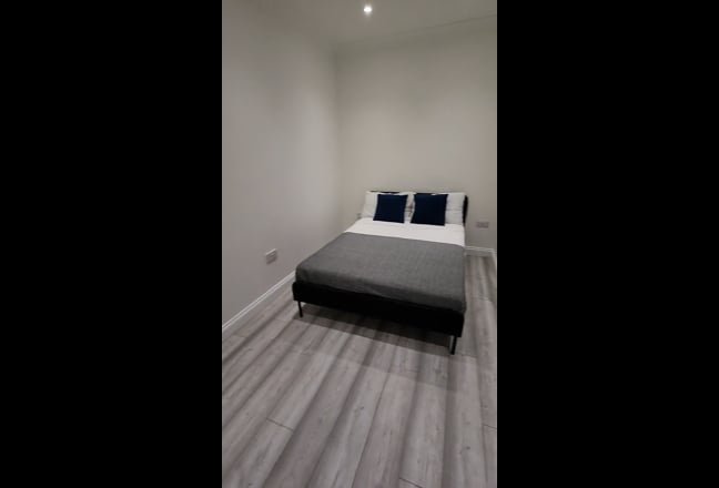1 Double Room & 1 Loft Size Room on Northcote Road Main Photo